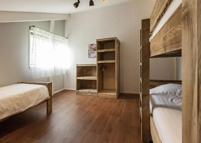 Charming Holiday Home Near Beach In Meliskerke